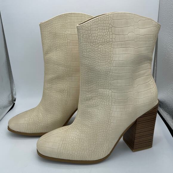 Journee Collection Womens Western Boots Size 7.5 Cowboy Ivory Ankle Boots New - Picture 4 of 14